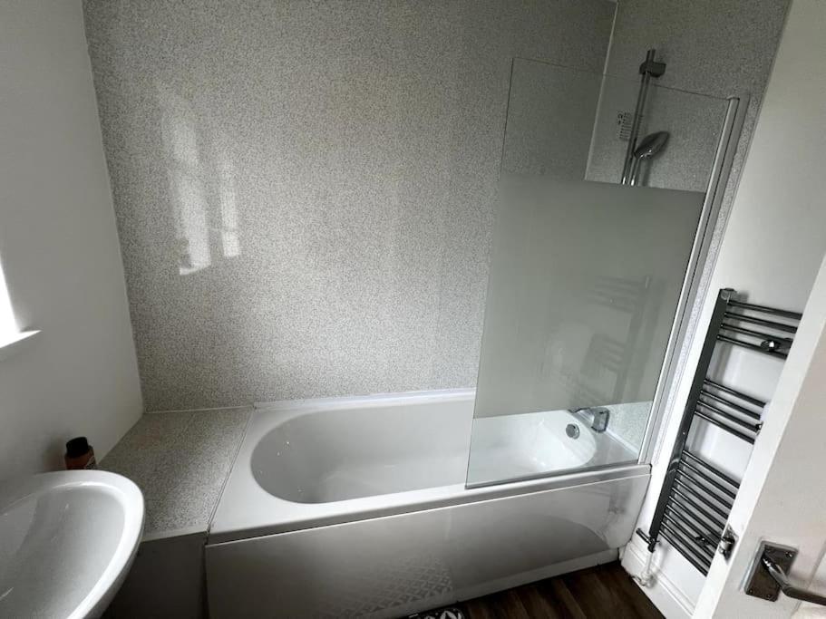 Numero Venti Aparthouse Wifi Parking Hot Tub Newcastle upon Tyne Exterior foto